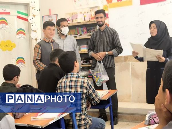 تقدیر از برترین‌های دبستان شهید پسندیده فدافن