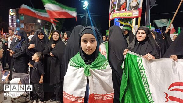 شبِ همدلی و حضور پرشورکوهدشتی‌ها در میدان امام خمینی(ره)
