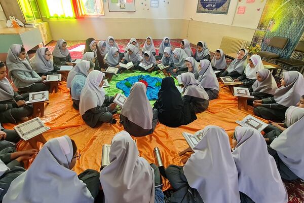 محفل انس با قرآن کریم به یاد شهید سیدحسن نصرالله در مدارس شهرستان اسلامشهر