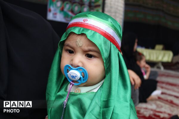 پرچم عشق حسینی بر دستان مادران و شیرخوارگان