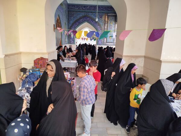 نمایشگاه مشاغل خانگی در آستان مقدس امامزاده عبدالمومن شهر حبیب آباد