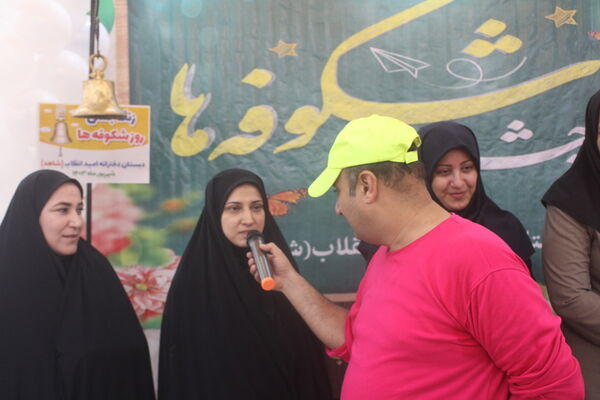 جشن شکوفه‌ها در دبستان دخترانه امید انقلاب (شاهد) بوشهر