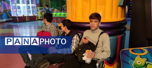 اردوی تفریحی دانش‌آموزان تیزهوشان نوشاد به مجتمع تجاری خلیج فارس