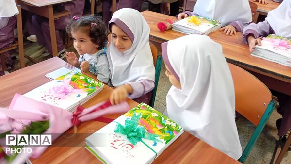 جشن شکوفه ها در مدرسه ی شهید اسماعیل اسدی