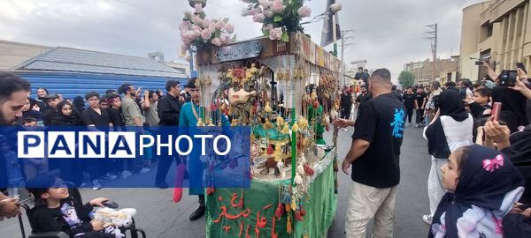 استقبال عزاداران حسینی از کاروان نمادین اسرای کربلا در قم
