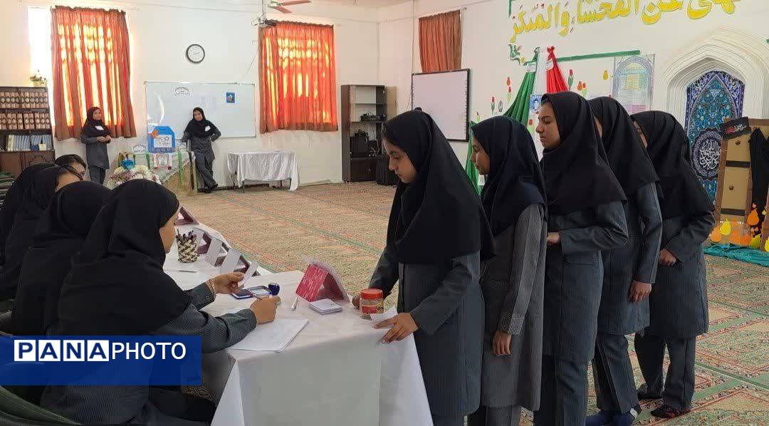 برگزاری انتخابات شورای دانش‌آموزی در مدارس شهرستان بافق