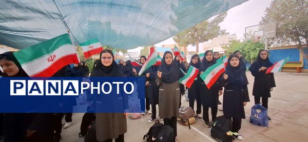 آیین بازگشایی مدارس و استقبال از دانش آموزان در دبیرستان فرزانگان دوره ی اول