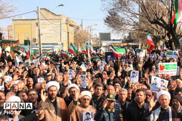 بیعت مردم کبودرآهنگ با رهبر جدید انقلاب اسلامی