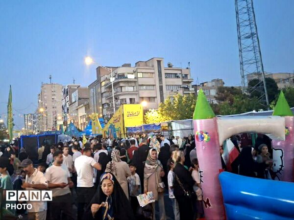 تهران غرق در نور و شادی در «مهمانی ۱۰ کیلومتری»؛ تجلی بیعت پایتخت‌نشینان با ولایت