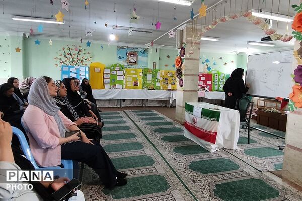 جلسه آموزش خانواده در دبستان پانزده خرداد ناحیه دو شهرری 