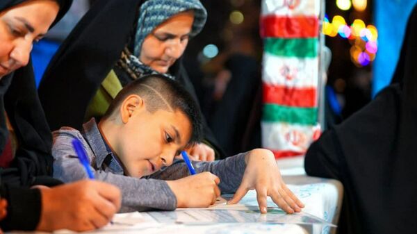 جشن بزرگ ۱۰۰ هزار نفری عاشقان حضرت مهدی(عج) در خیابان انتظار مشهدالرضا(ع)