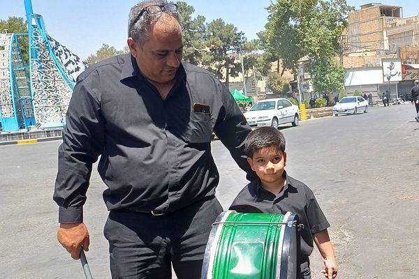 حضور پرشور کودکان و نوجوانان ورامینی در مراسم عزاداری روز عاشورا