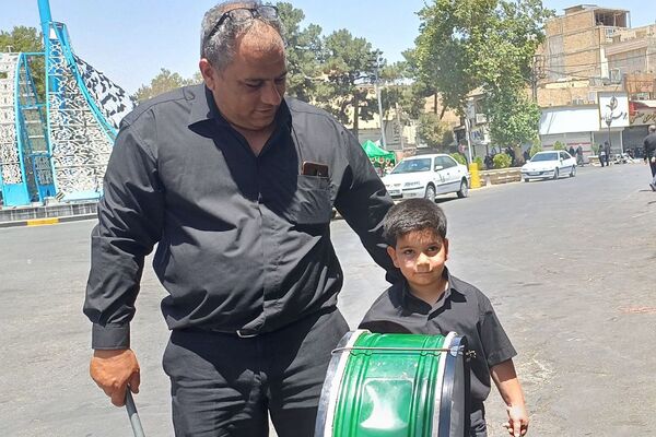 حضور پرشور کودکان و نوجوانان ورامینی در مراسم عزاداری روز عاشورا
