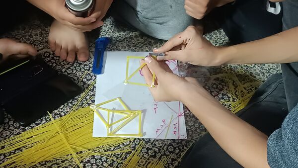 ساخت پل ماکارونی توسط معتکفین اعتکاف دانش آموزی سه روز در بهشت