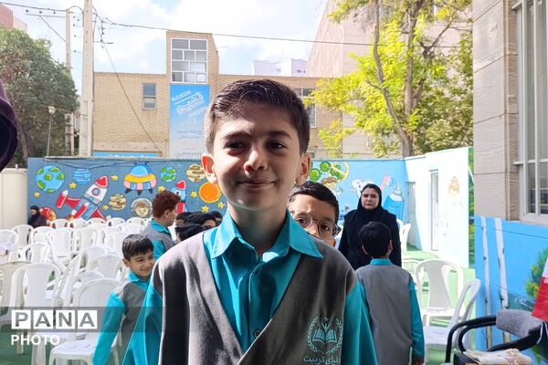 آغاز سال تحصیلی دانش‌آموزان دبستان «دنیای تربیت» 