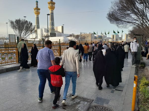  حضور پرشور زائران و مجاوران حضرت رضا (ع)