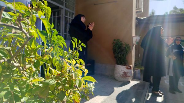 مسابقات ورزشی به مناسبت هفته بهداشت و روان در دبیرستان پیرایش یک