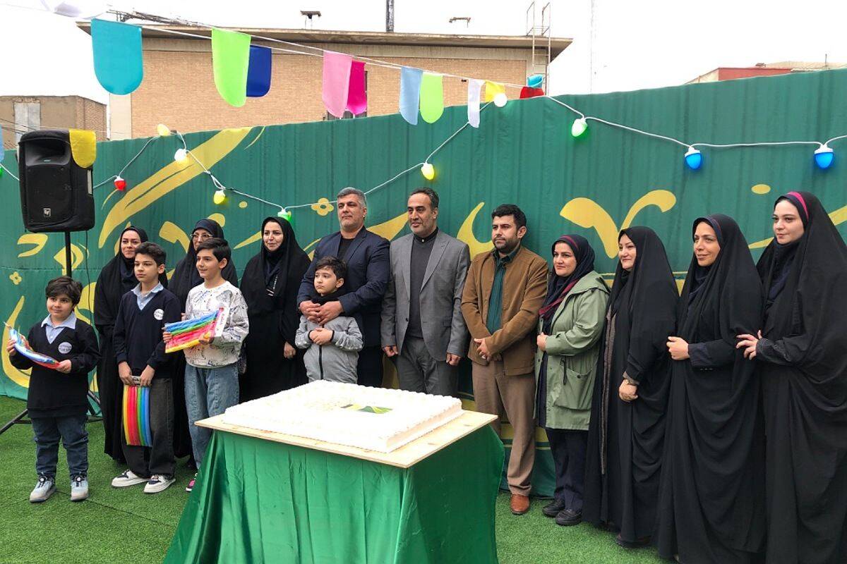 حضور پر شور دانش آموزان ناحیه دو شهرری در جشن نیمه شعبان و ایرانمون
