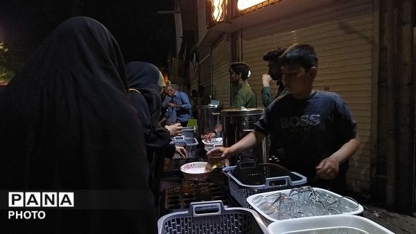 گذری بر چایخانه حوزه علمیه گلشن در هشتاد و پنجمین شب از اجتماعات مردمی نیشابور 