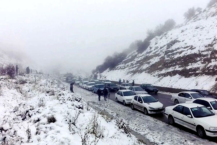 ممنوعیت تردد در محورهای چالوس و هزار ادامه دارد