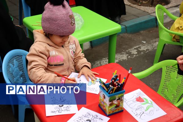 ٢٢ بهمن؛ روزى که دلها با قدم‌‌ها یکى میشود