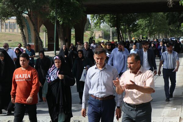 پیاده روی بزرگ خانوادگی در کرمانشاه 