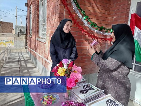 تقدیر از دانش آموزان معتکف دبیرستان مادر مهربان خلیل آباد