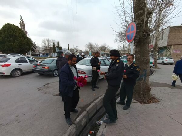 قدردانی مردم از مدافعان امنیت در روز پدر