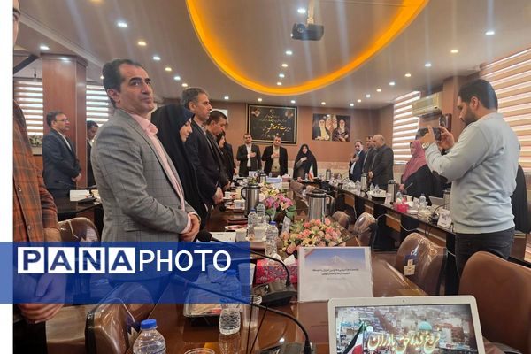 نشست هم‌اندیشی معاونین آموزش متوسطه در اداره رباط‌کریم