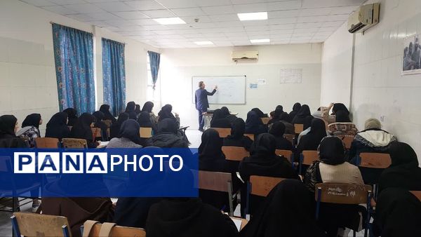 بازدید نماینده مردم جنوب کرمان از کلاس های آمادگی امتحانات نهایی