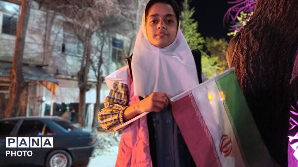 دهه نودی‌ها همچنان ایستاده اند