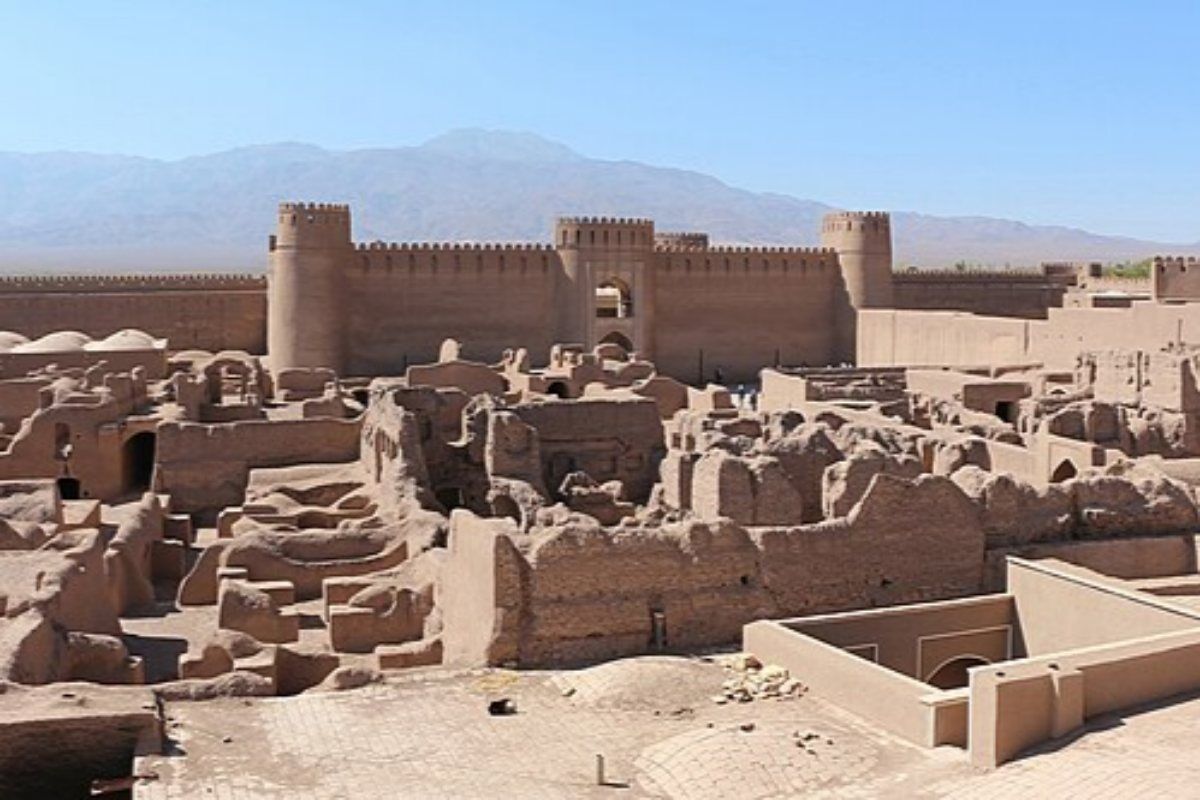 میراث ساسانی و نگهبان تاریخ در قلب کویر کرمان
