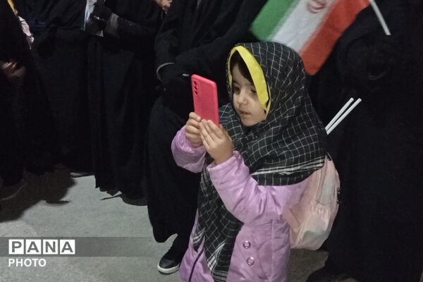 شهر بن یک صدا فریاد ایستادگی سر داد
