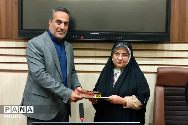 تجلیل از معاونین پرورشی در ناحیه دو شهرری 
