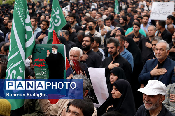 اجتماع مردم تهران در میدان ولیعصر (عج)