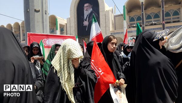  نمایشِ اقتدار در تشییعِ رهبر شهید