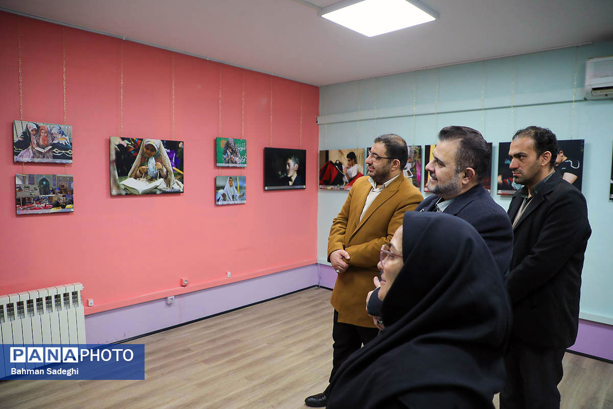 بازدید دبیر کمیسیون توسعه آموزش عمومی قرآن از نمایشگاه نوراوی اعتکاف