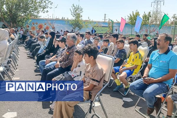 آیین افتتاحیه زمین چمن ورزشی در قالب طرح «شهید سردار سلیمانی» در شهرستان قدس
