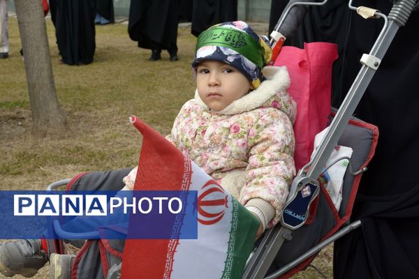 حماسه دانش‌آموزان اسلامشهر در ۲۲بهمن