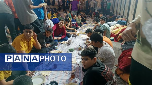 افطاری دومین روز اعتکاف دانش آموزی «سه روز در بهشت»