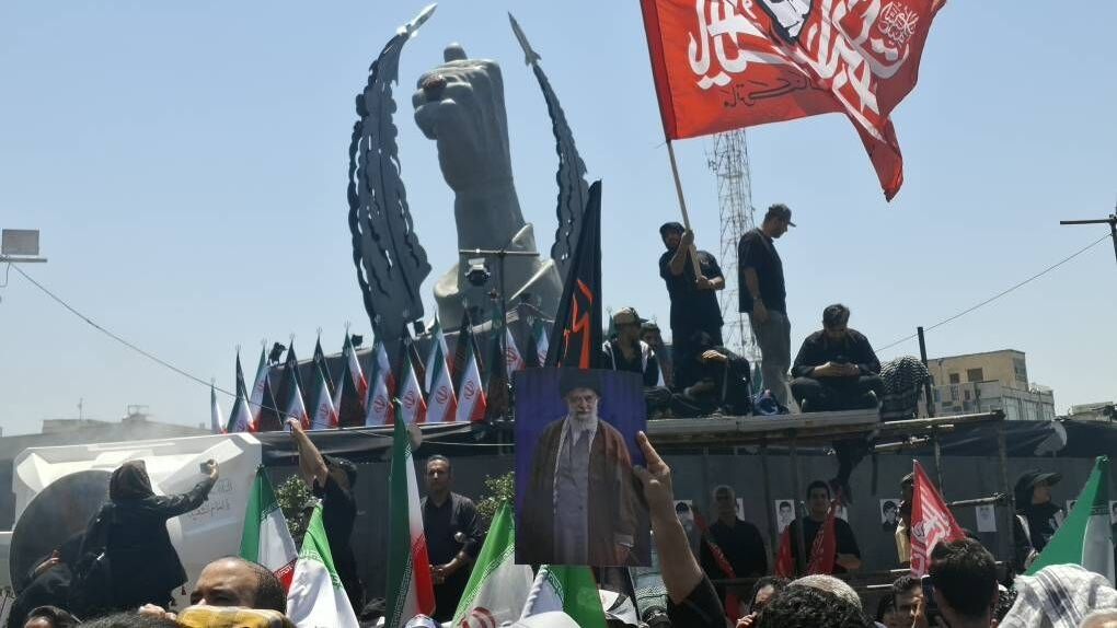 تهران در قاب بدرقه؛ روایت دانش‌آموزان از وداعی که در تاریخ ماند
