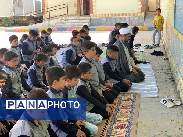 زنگ مهر و زنگ نماز دبستان معلم شهر آشخانه 