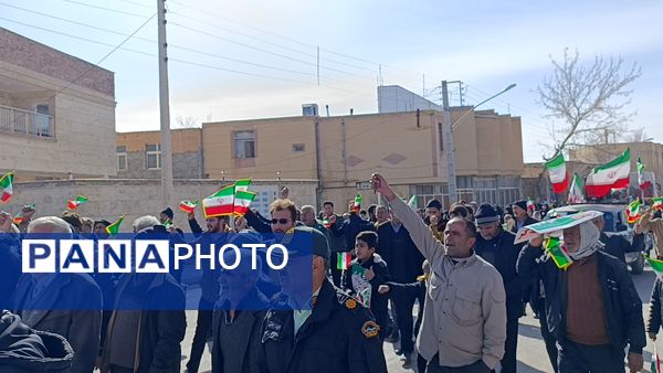 حضور گسترده مردم سفیددشت در راهپیمایی ۲۲ بهمن