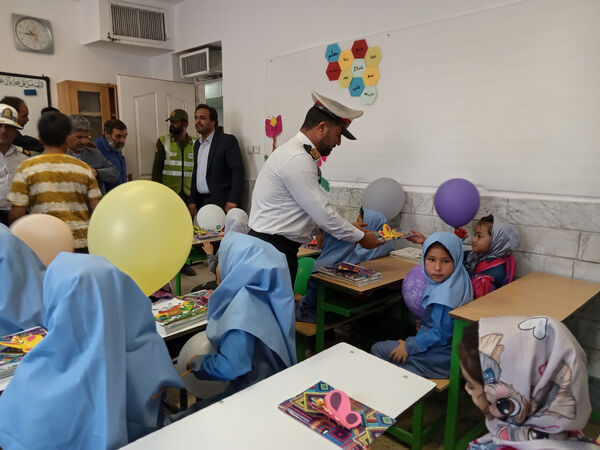 حضور مسئولان شهرستان جعفرآباد قم در دبستان حضرت زینب(س)