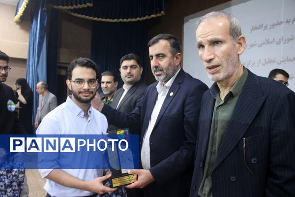 تجلیل از برگزیدگان دبیرستان شهید بهشتی شهرستان بوشهر (1)