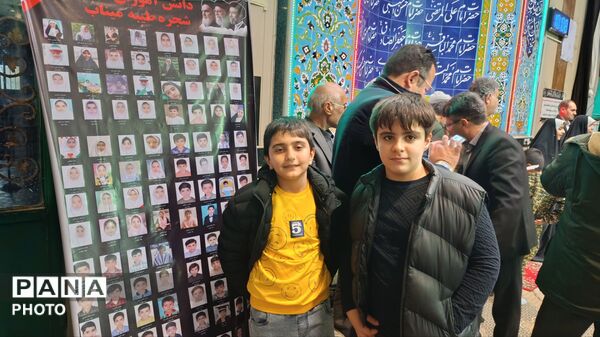 تجمع فرهنگیان و دانش‌آموزان ملکان در یادبود شهدای جنگ‌ تحمیلی سوم 