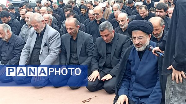 اقامه نماز ظهر عاشورا در محمودآباد 