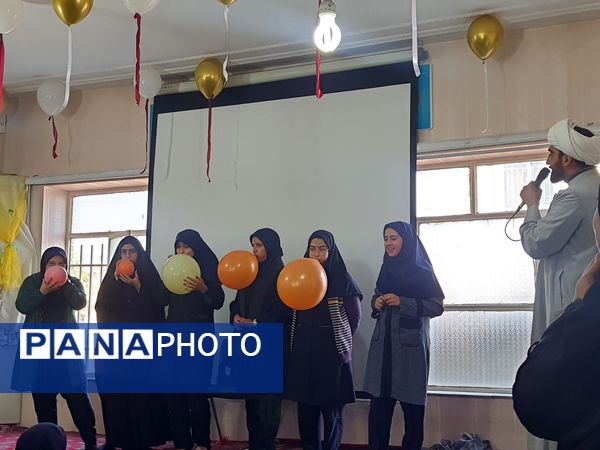 روز شاد و خاطره‌انگیز دانش‌آموزان در دبیرستان شاهد تکتم