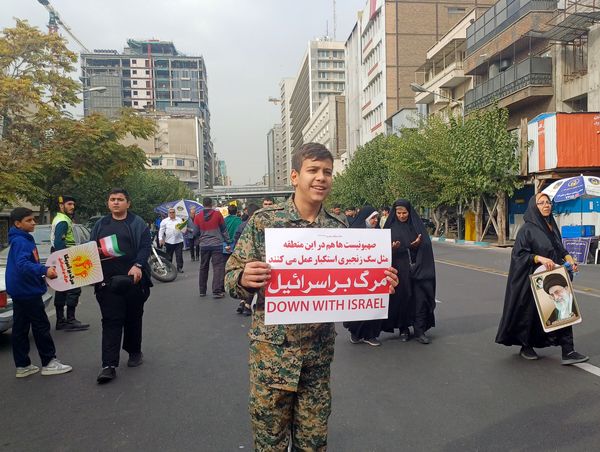 حضور پرشور مردم تهران در راهپیمایی 13آبان