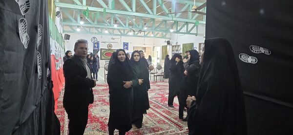 برگزاری نمایشگاه استکبارستیزی در دبیرستان نمونه حضرت معصومه(س) بافق